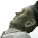 Ilustración para el artículo titulado Hungría homenajea la foto más icónica de la Guerra Civil Española con esta escultura horrorosa